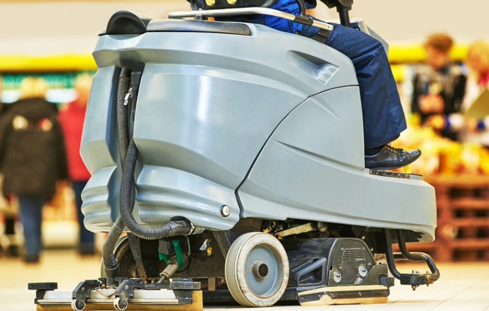 Bodenreinigungsmaschine mieten und kosten sparen Transport CAT