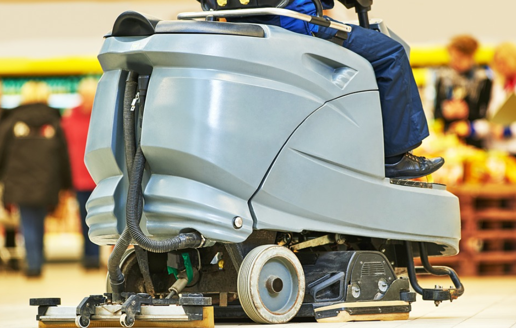 Bodenreinigungsmaschine mieten und kosten sparen Transport CAT
