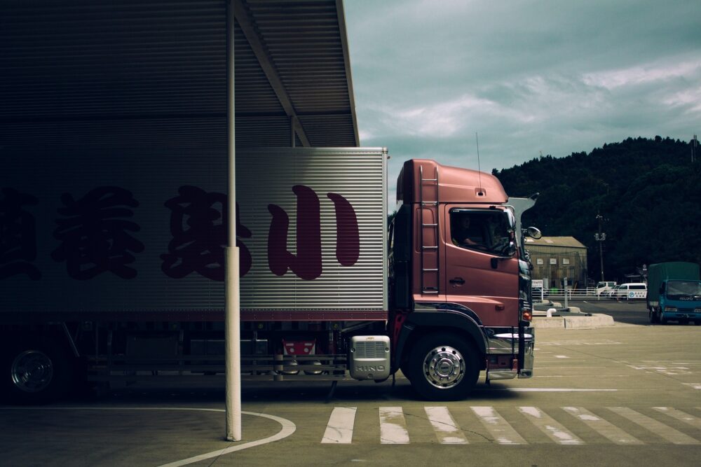 LKW wird beladen